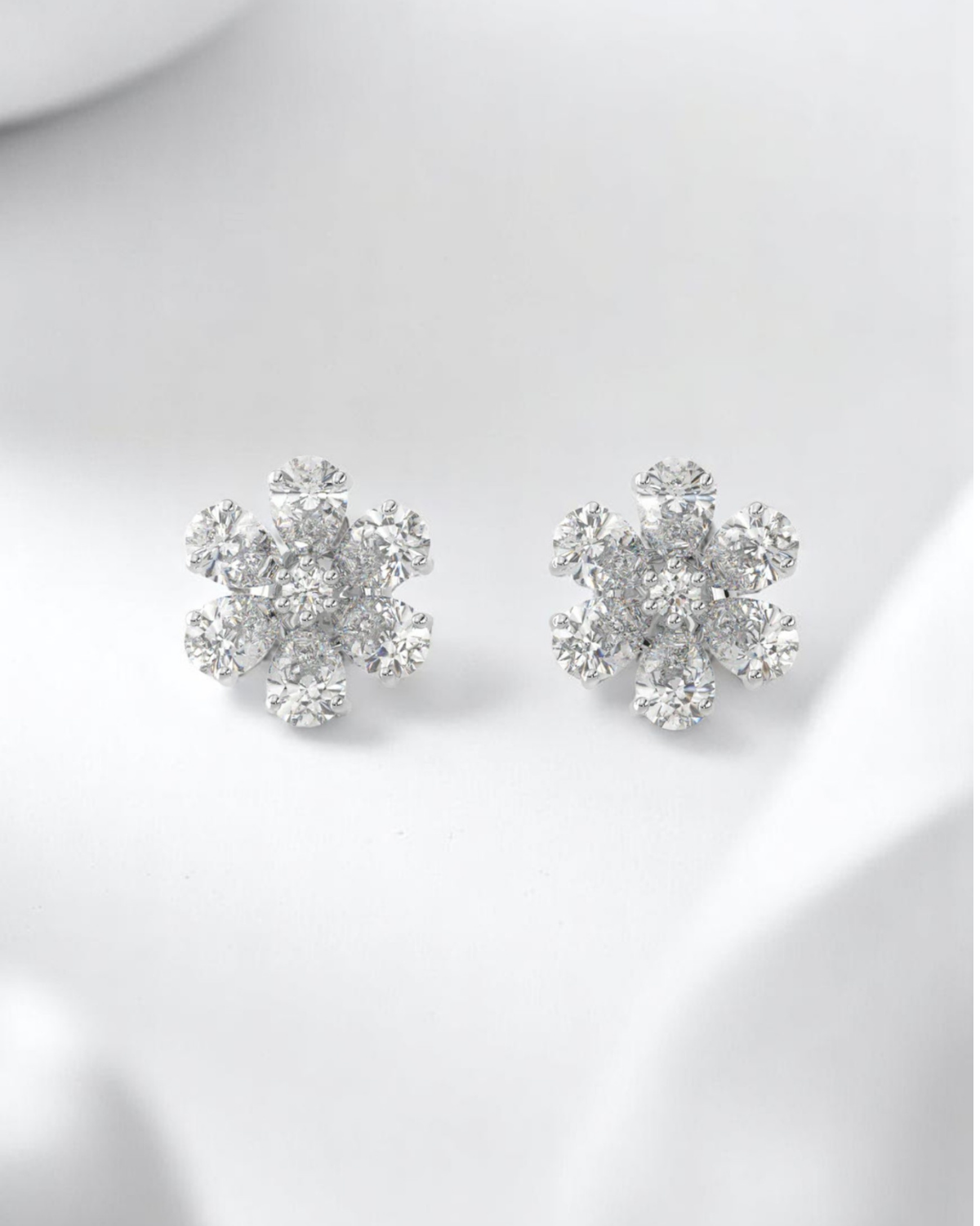 Pear Petal Daisy Stud Earrings