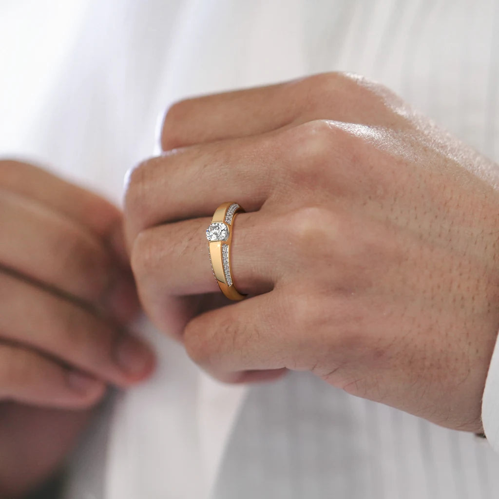The Center Spotlight Band Ring