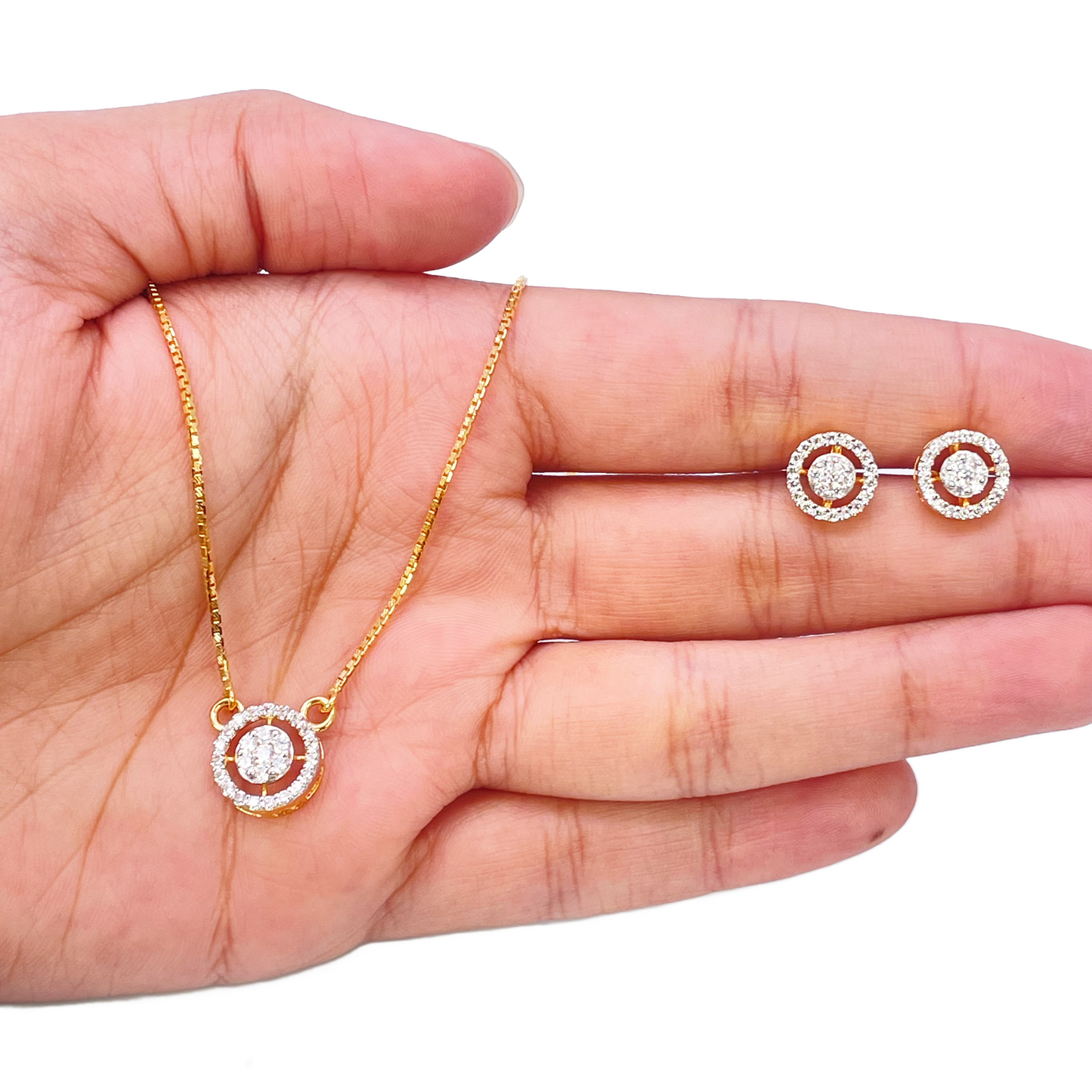 Round Halo Cluster Diamond Pendant