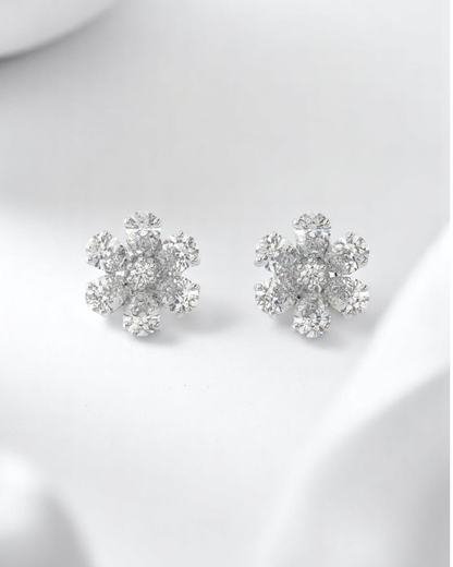 Pear Petal Daisy Stud Earrings