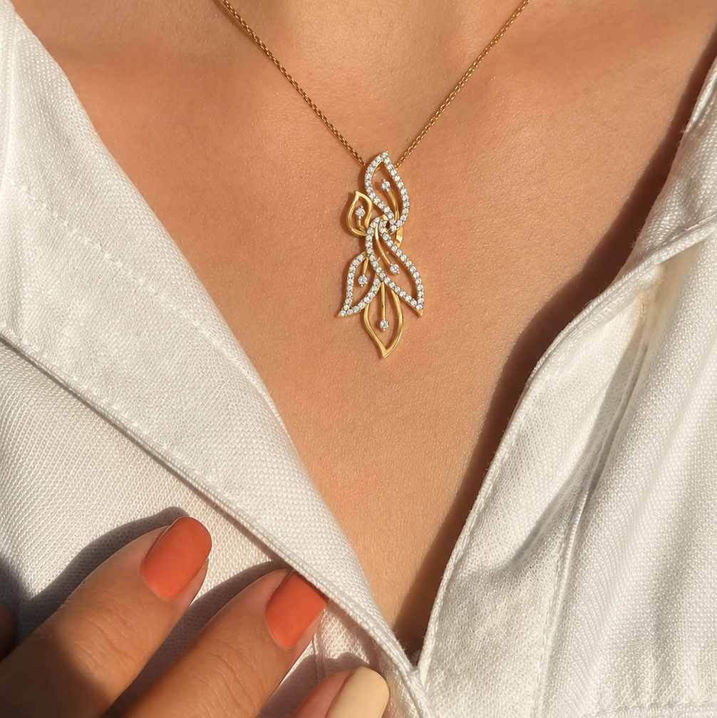 Intricate floral-inspired motif pendant set