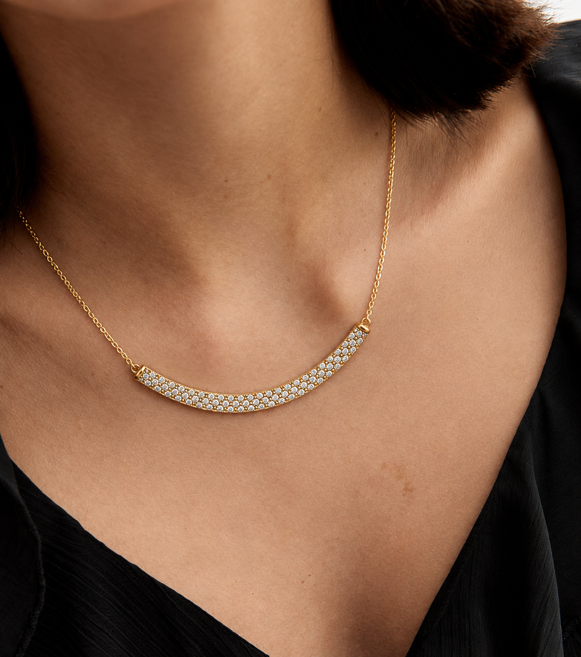 Discover our Luminous Curved Diamond Bar Necklace. Featuring 77 brilliant diamonds set in 18kt gold, this elegant piece is designed for a perfect fit. Shop luxury jewelry today.