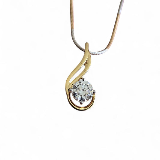 Elegant Curved Noops Solitaire Pendant
