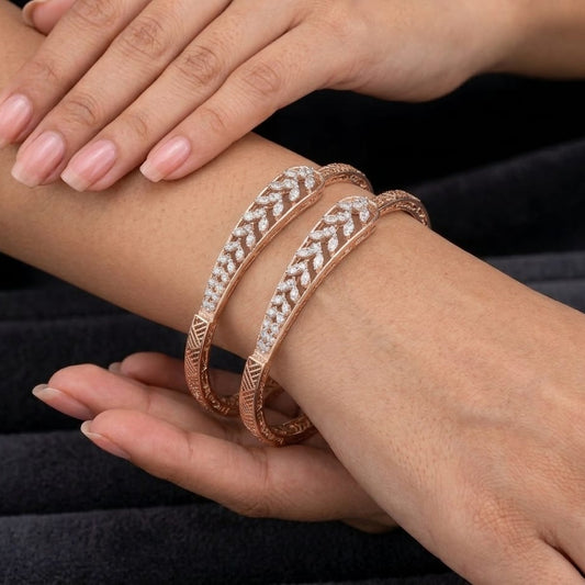 The Artisan Leaf-Work Gold Bangle