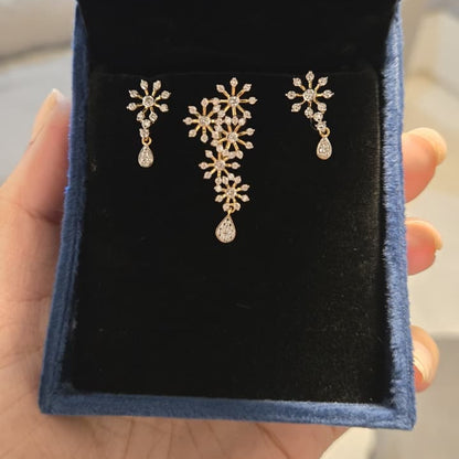 The Articulate Flora Statement Pendant Set